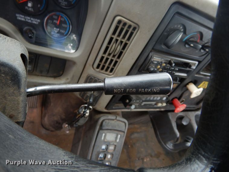 image for item JL9001 2008 International 4400  utility / service truck