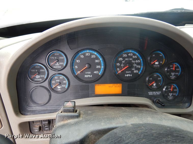 image for item JL9001 2008 International 4400  utility / service truck