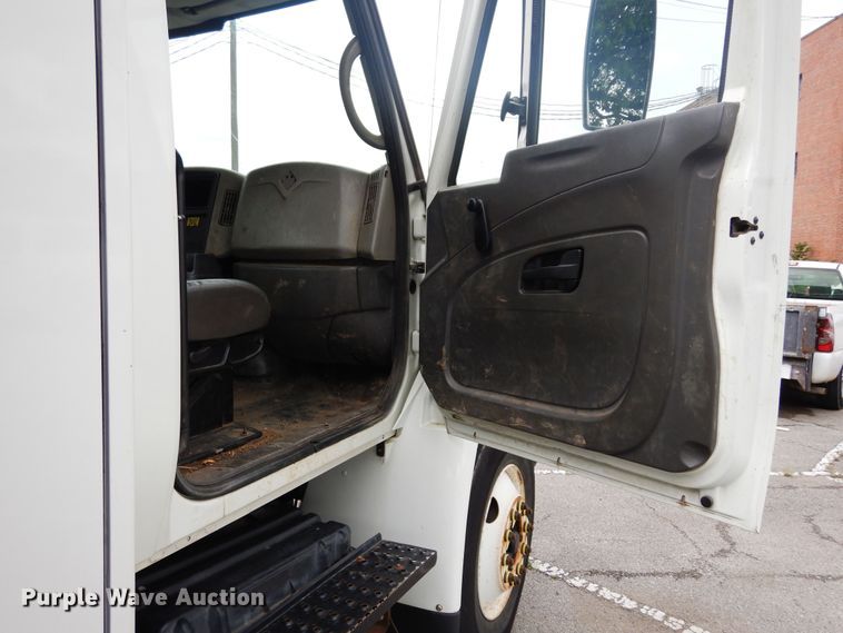 image for item JL9001 2008 International 4400  utility / service truck