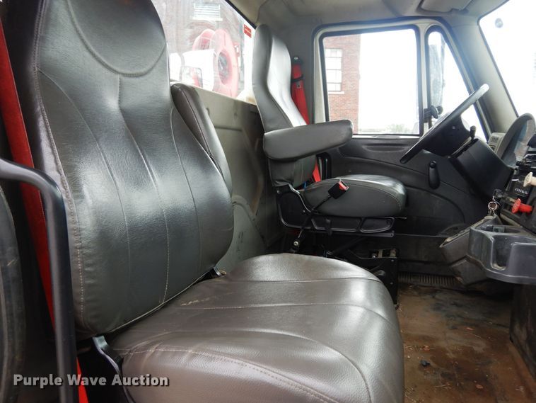 image for item JL9001 2008 International 4400  utility / service truck