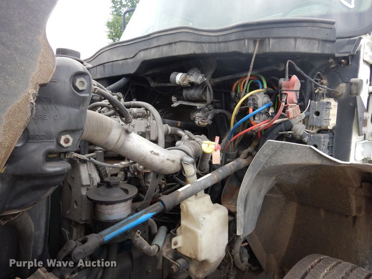 image for item JL9001 2008 International 4400  utility / service truck