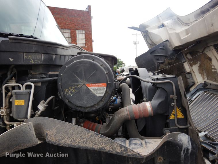 image for item JL9001 2008 International 4400  utility / service truck