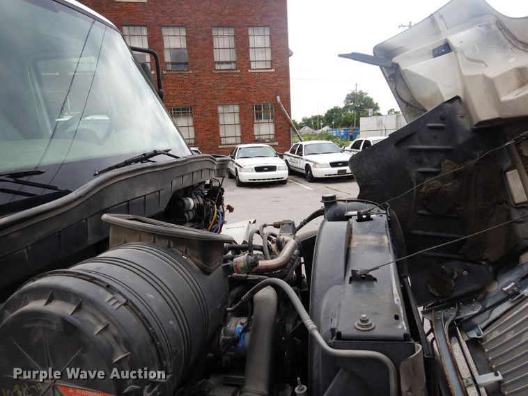 image for item JL9001 2008 International 4400  utility / service truck