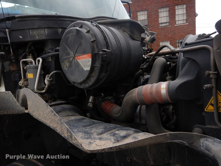 image for item JL9001 2008 International 4400  utility / service truck