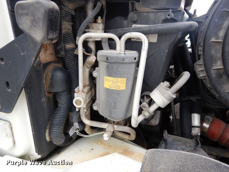 image for item JL9001 2008 International 4400  utility / service truck