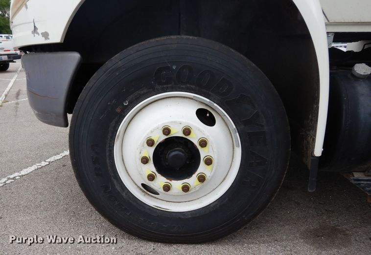 image for item JL9001 2008 International 4400  utility / service truck