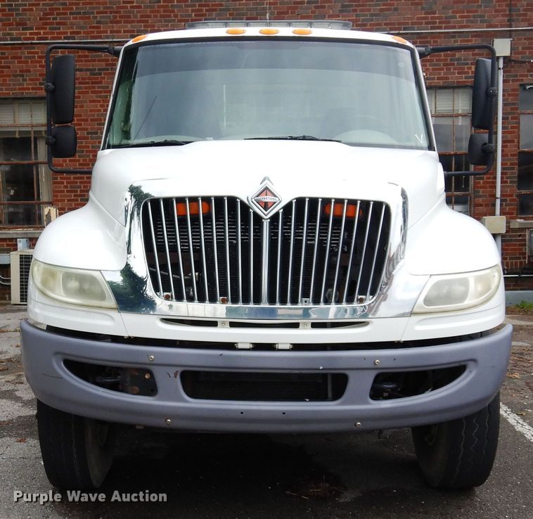 image for item JL9002 2008 International 4400  utility / service truck