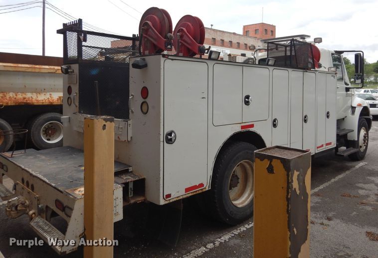 image for item JL9002 2008 International 4400  utility / service truck