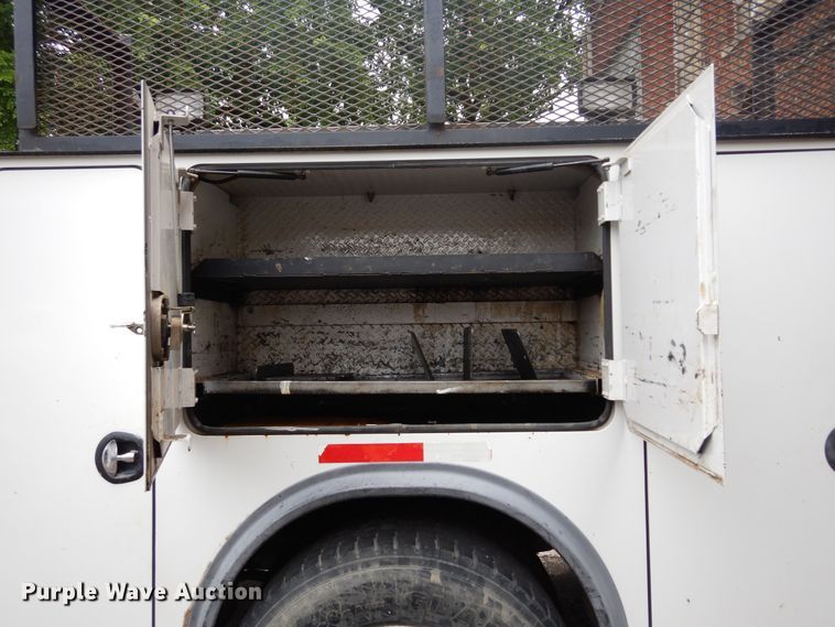 image for item JL9002 2008 International 4400  utility / service truck