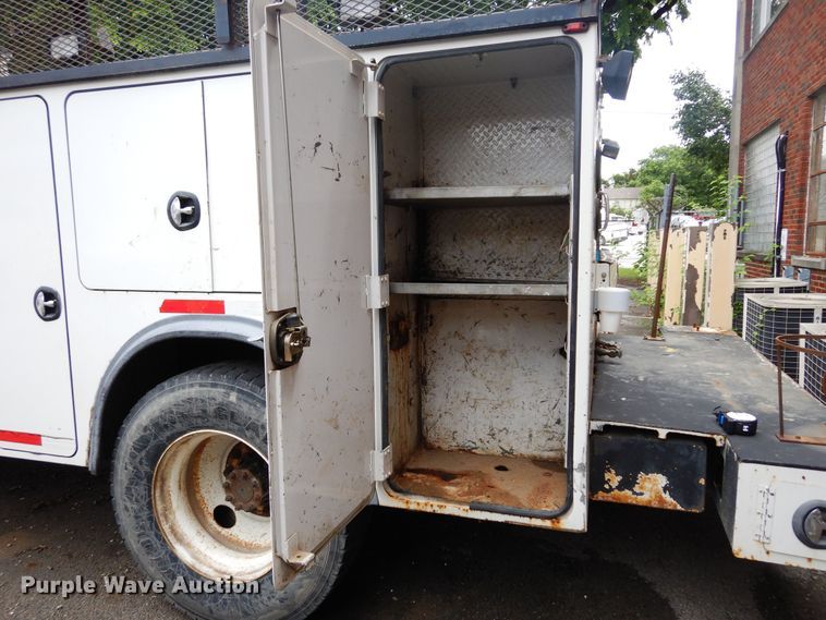 image for item JL9002 2008 International 4400  utility / service truck