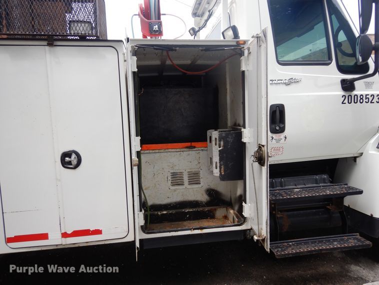 image for item JL9002 2008 International 4400  utility / service truck