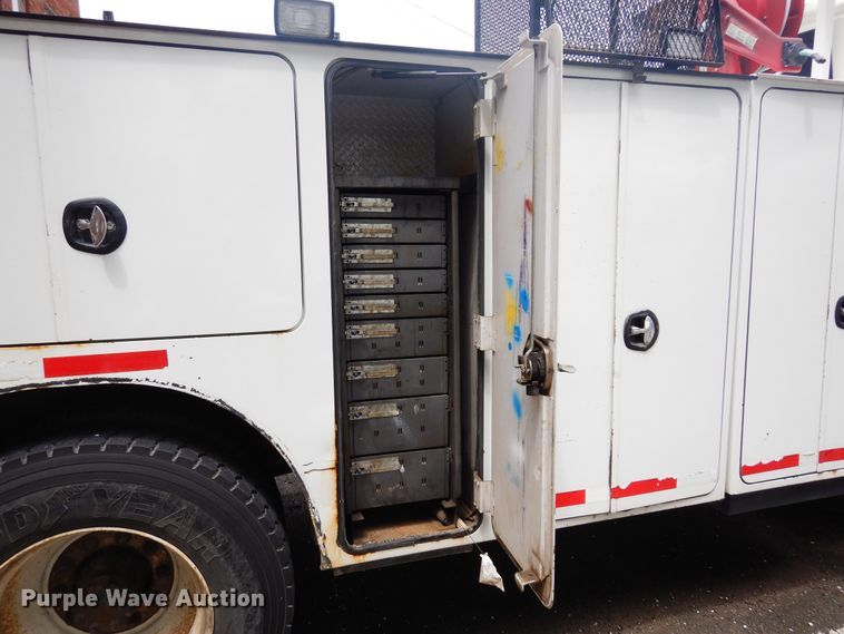 image for item JL9002 2008 International 4400  utility / service truck