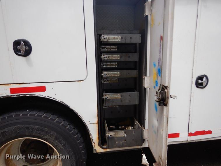 image for item JL9002 2008 International 4400  utility / service truck