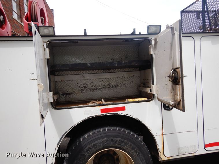 image for item JL9002 2008 International 4400  utility / service truck