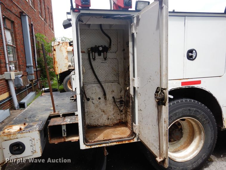 image for item JL9002 2008 International 4400  utility / service truck