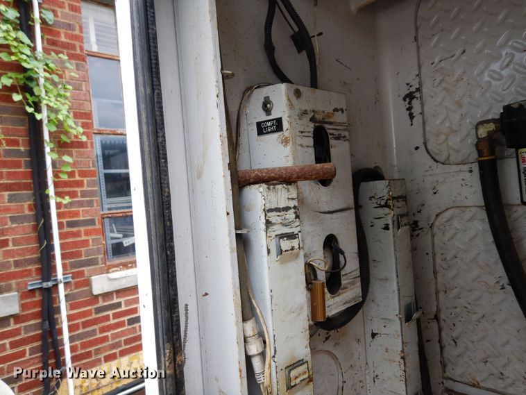 image for item JL9002 2008 International 4400  utility / service truck