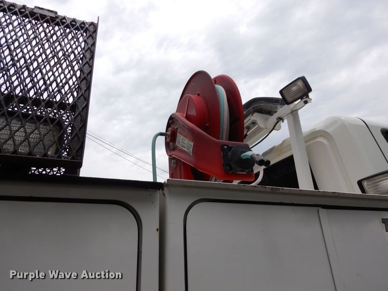 image for item JL9002 2008 International 4400  utility / service truck