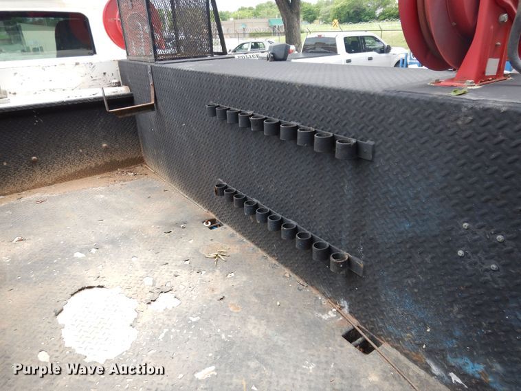 image for item JL9002 2008 International 4400  utility / service truck