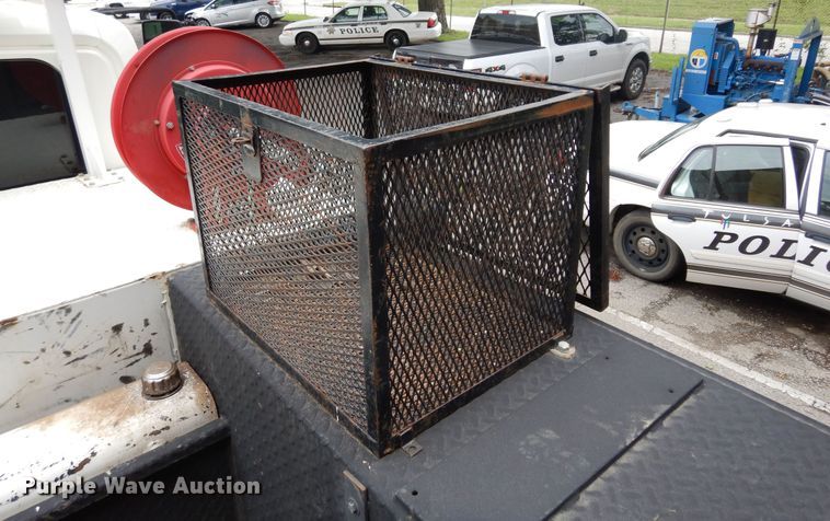 image for item JL9002 2008 International 4400  utility / service truck