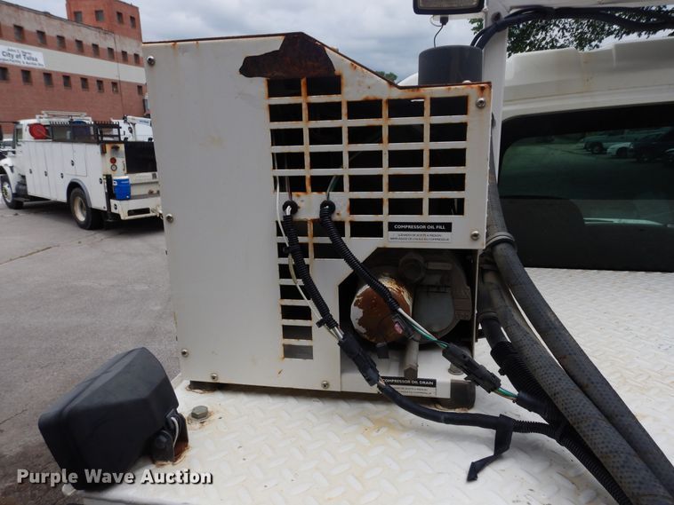 image for item JL9002 2008 International 4400  utility / service truck