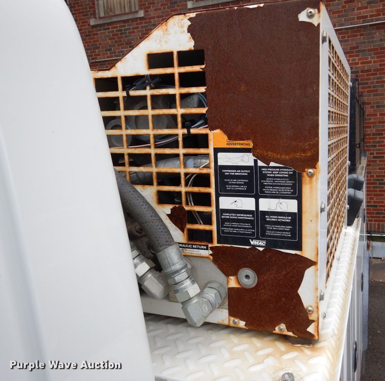 image for item JL9002 2008 International 4400  utility / service truck