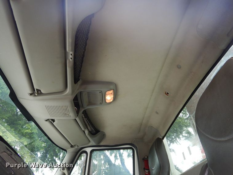 image for item JL9002 2008 International 4400  utility / service truck