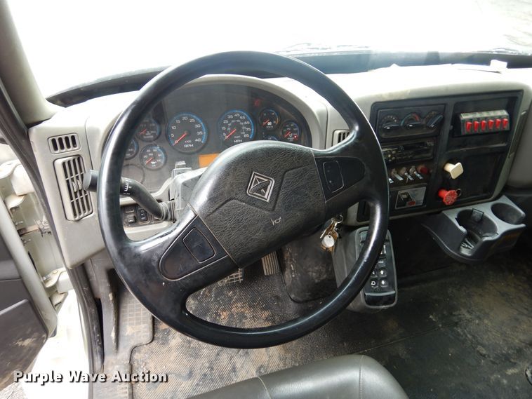 image for item JL9002 2008 International 4400  utility / service truck