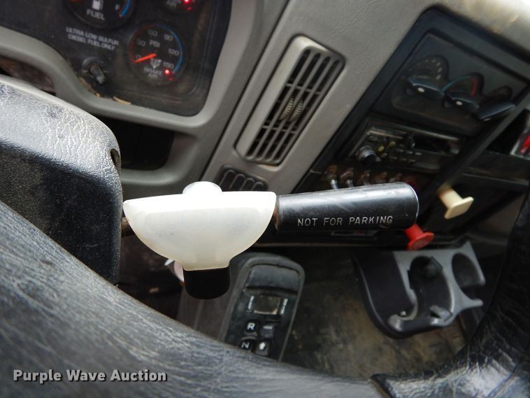 image for item JL9002 2008 International 4400  utility / service truck