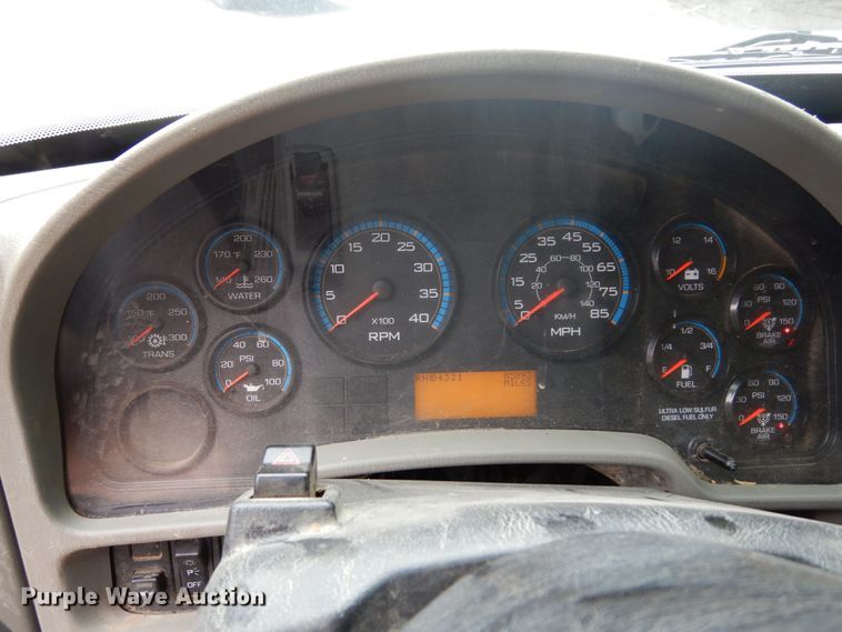 image for item JL9002 2008 International 4400  utility / service truck