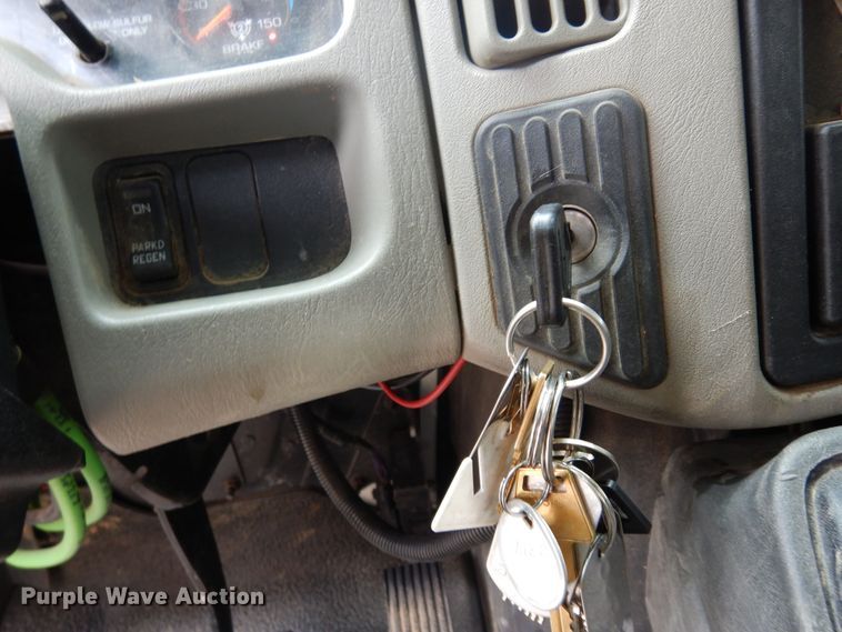 image for item JL9002 2008 International 4400  utility / service truck