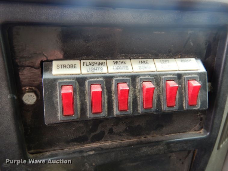 image for item JL9002 2008 International 4400  utility / service truck