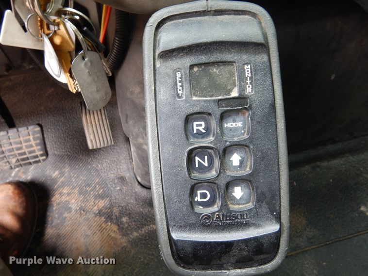 image for item JL9002 2008 International 4400  utility / service truck