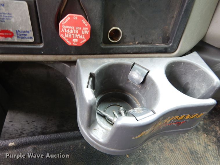 image for item JL9002 2008 International 4400  utility / service truck