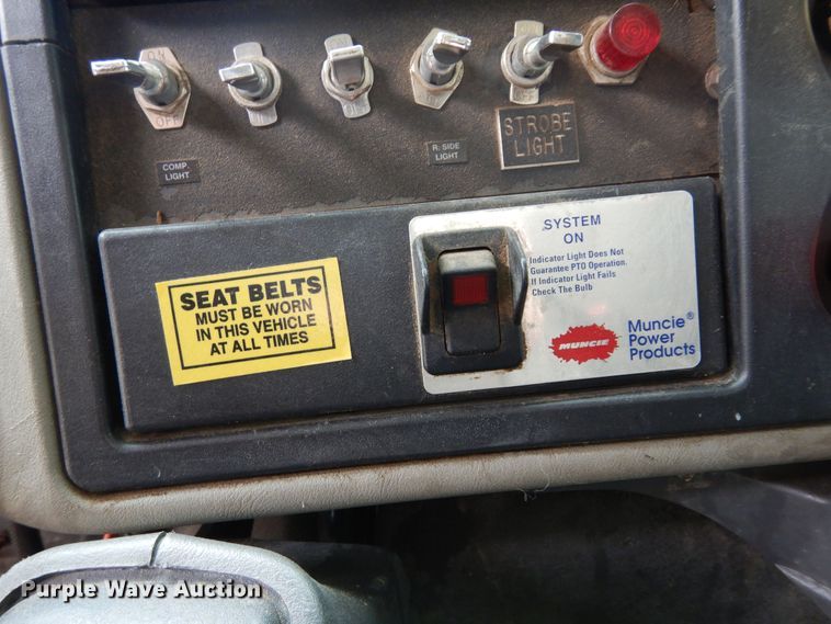 image for item JL9002 2008 International 4400  utility / service truck