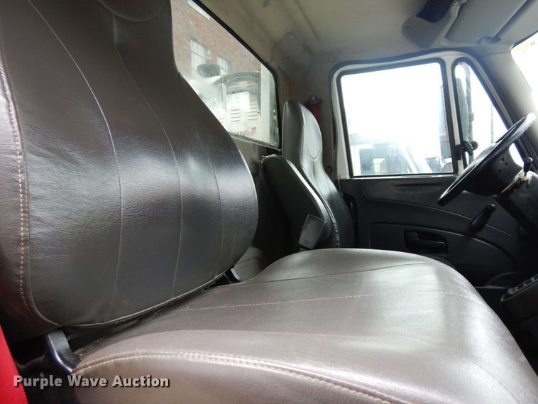 image for item JL9002 2008 International 4400  utility / service truck