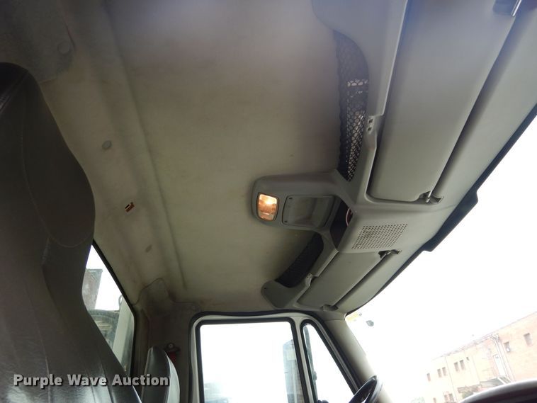 image for item JL9002 2008 International 4400  utility / service truck