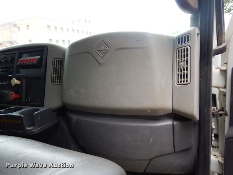 image for item JL9002 2008 International 4400  utility / service truck