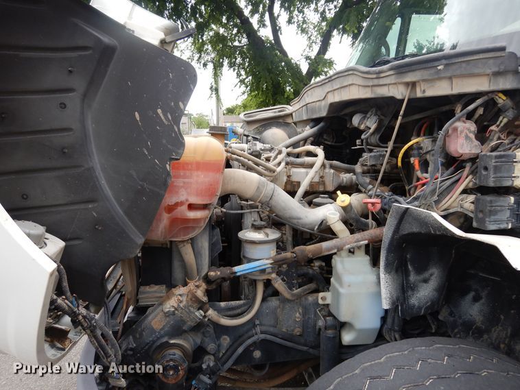 image for item JL9002 2008 International 4400  utility / service truck