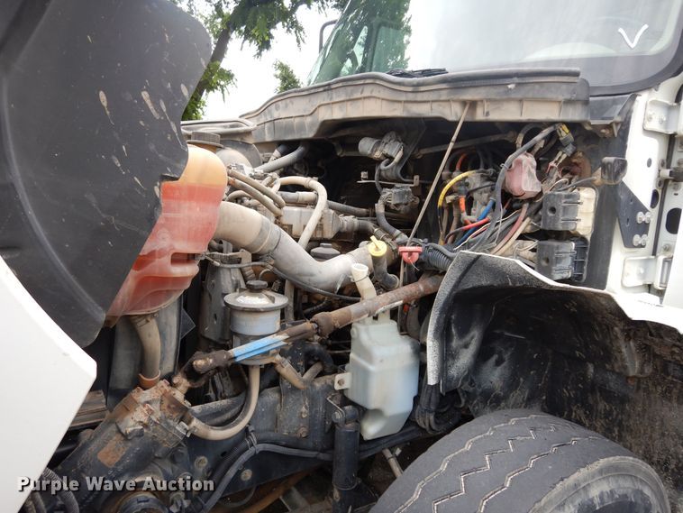 image for item JL9002 2008 International 4400  utility / service truck