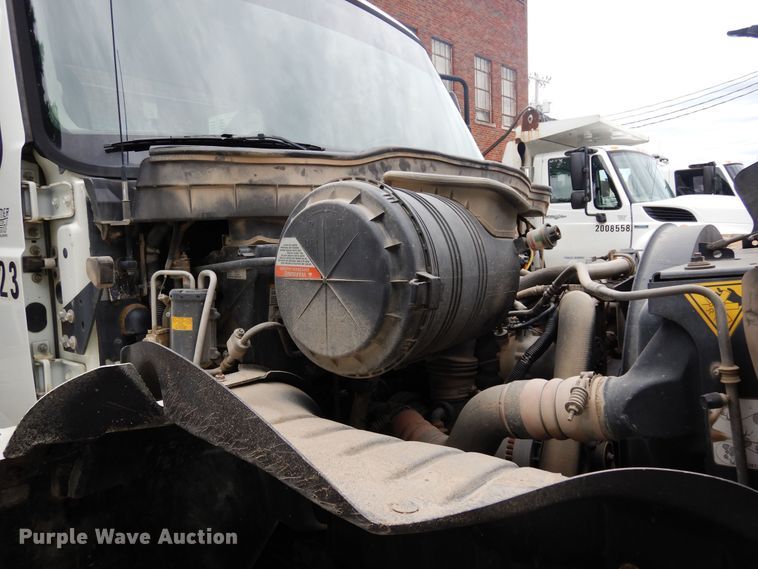 image for item JL9002 2008 International 4400  utility / service truck