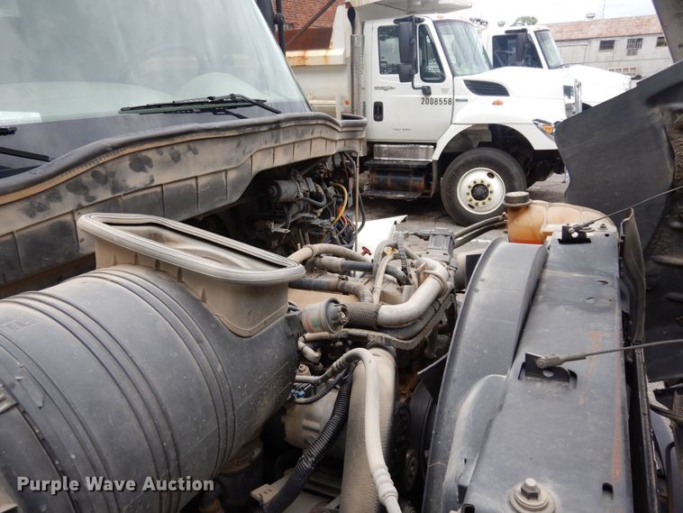 image for item JL9002 2008 International 4400  utility / service truck