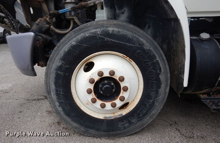 image for item JL9002 2008 International 4400  utility / service truck