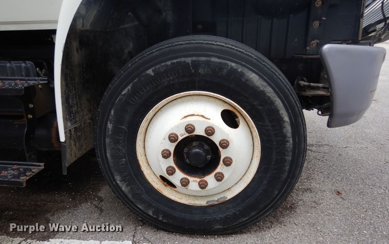 image for item JL9002 2008 International 4400  utility / service truck