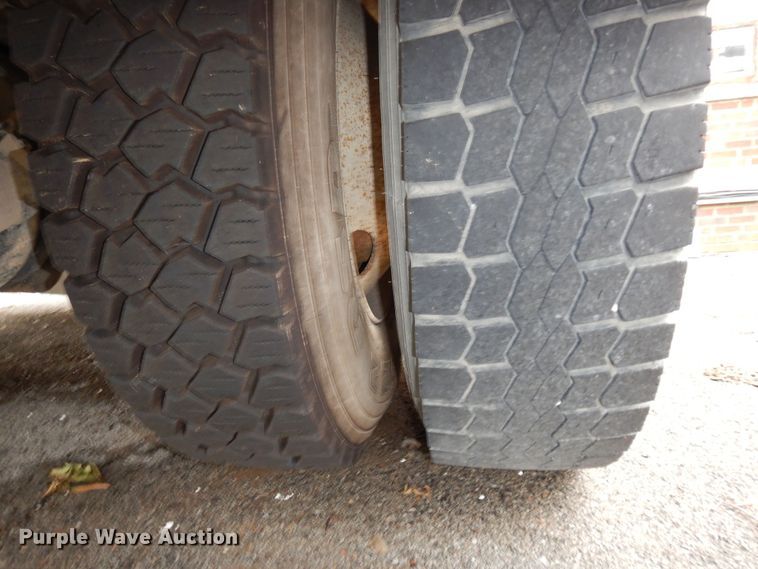 image for item JL9002 2008 International 4400  utility / service truck