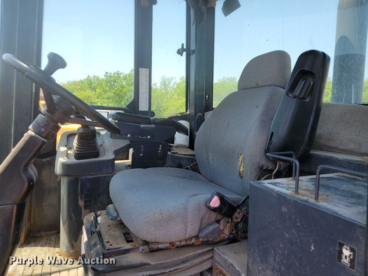 image for item JL9460 2007 John Deere 444J  wheel loader