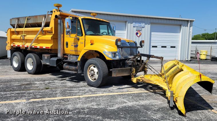 image for item JL9462 2005 International 7400  dump truck