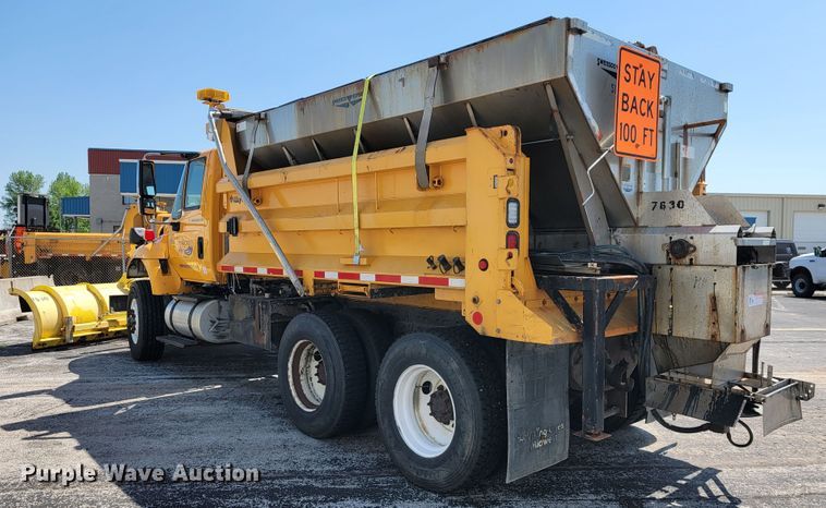 image for item JL9462 2005 International 7400  dump truck