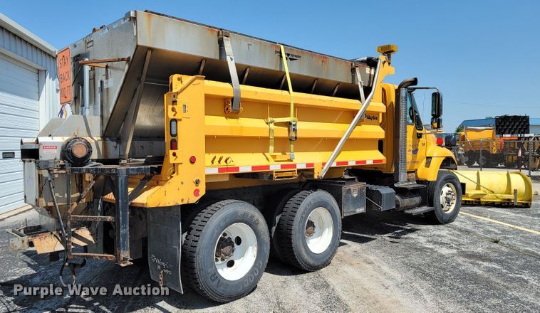 image for item JL9462 2005 International 7400  dump truck