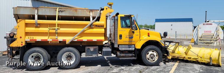 image for item JL9462 2005 International 7400  dump truck