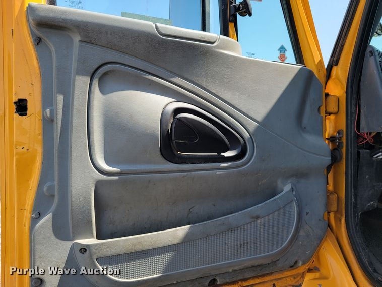 image for item JL9462 2005 International 7400  dump truck